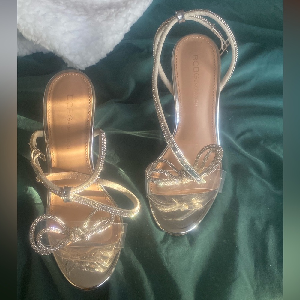 6.5 bcbg heels in silver